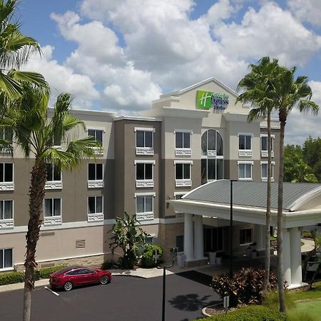 Holiday Inn Express And Suites Tampa I-75 At Bruce B. Downs By Ihg Bagian luar foto