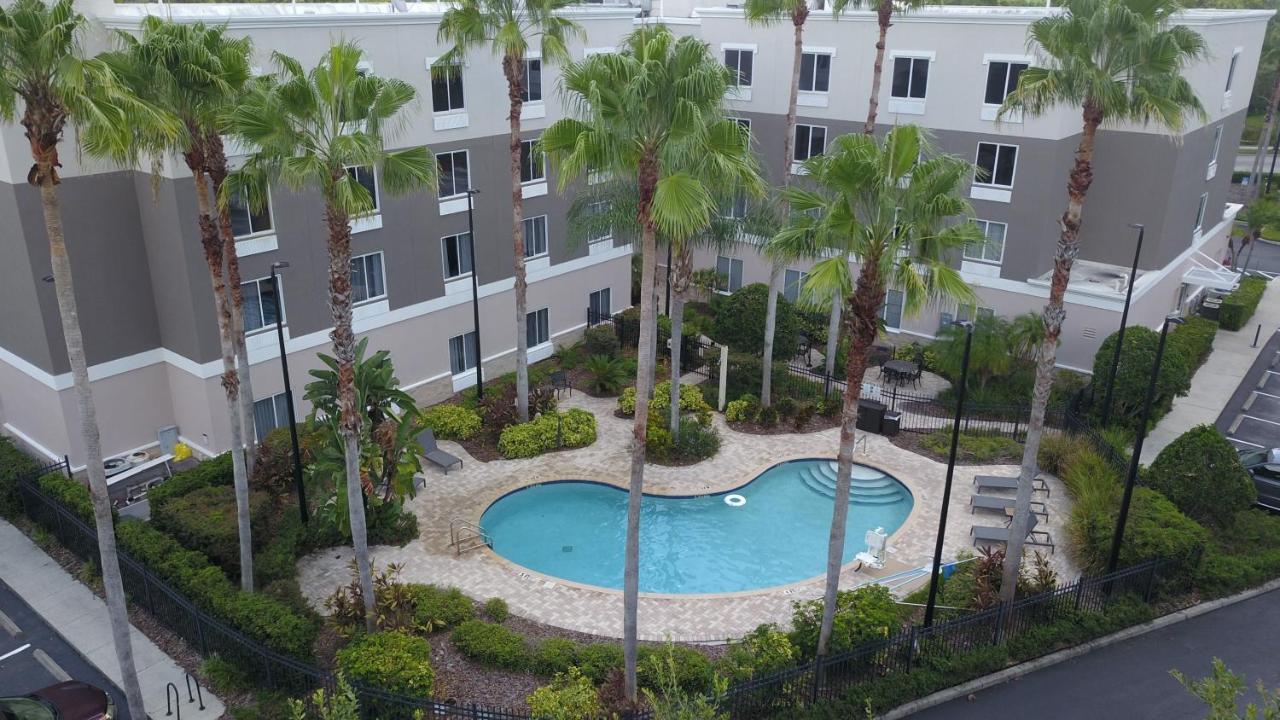 Holiday Inn Express And Suites Tampa I-75 At Bruce B. Downs By Ihg Bagian luar foto