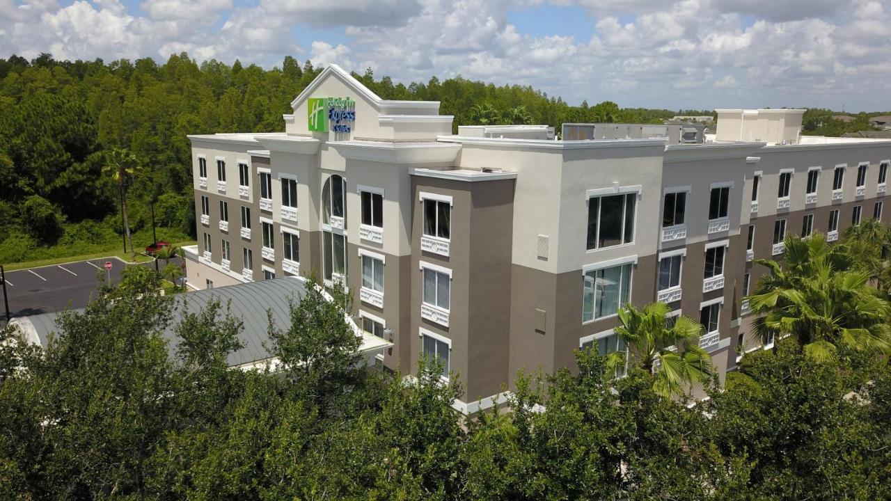 Holiday Inn Express And Suites Tampa I-75 At Bruce B. Downs By Ihg Bagian luar foto