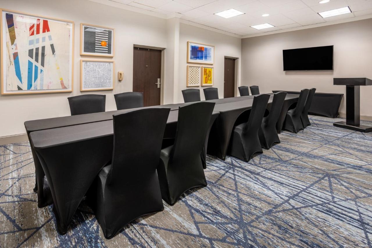 Holiday Inn Express And Suites Tampa I-75 At Bruce B. Downs By Ihg Bagian luar foto