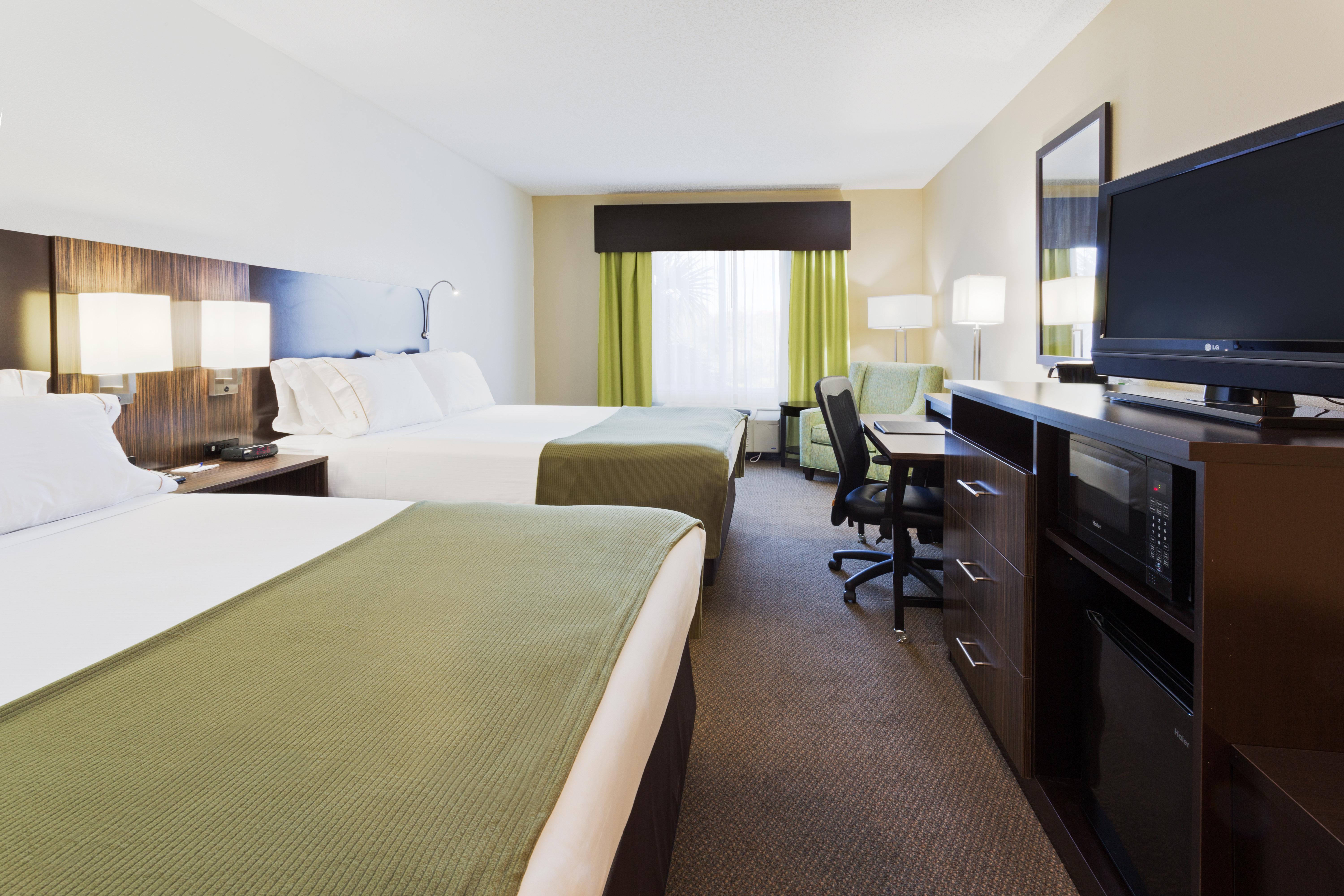 Holiday Inn Express And Suites Tampa I-75 At Bruce B. Downs By Ihg Bagian luar foto