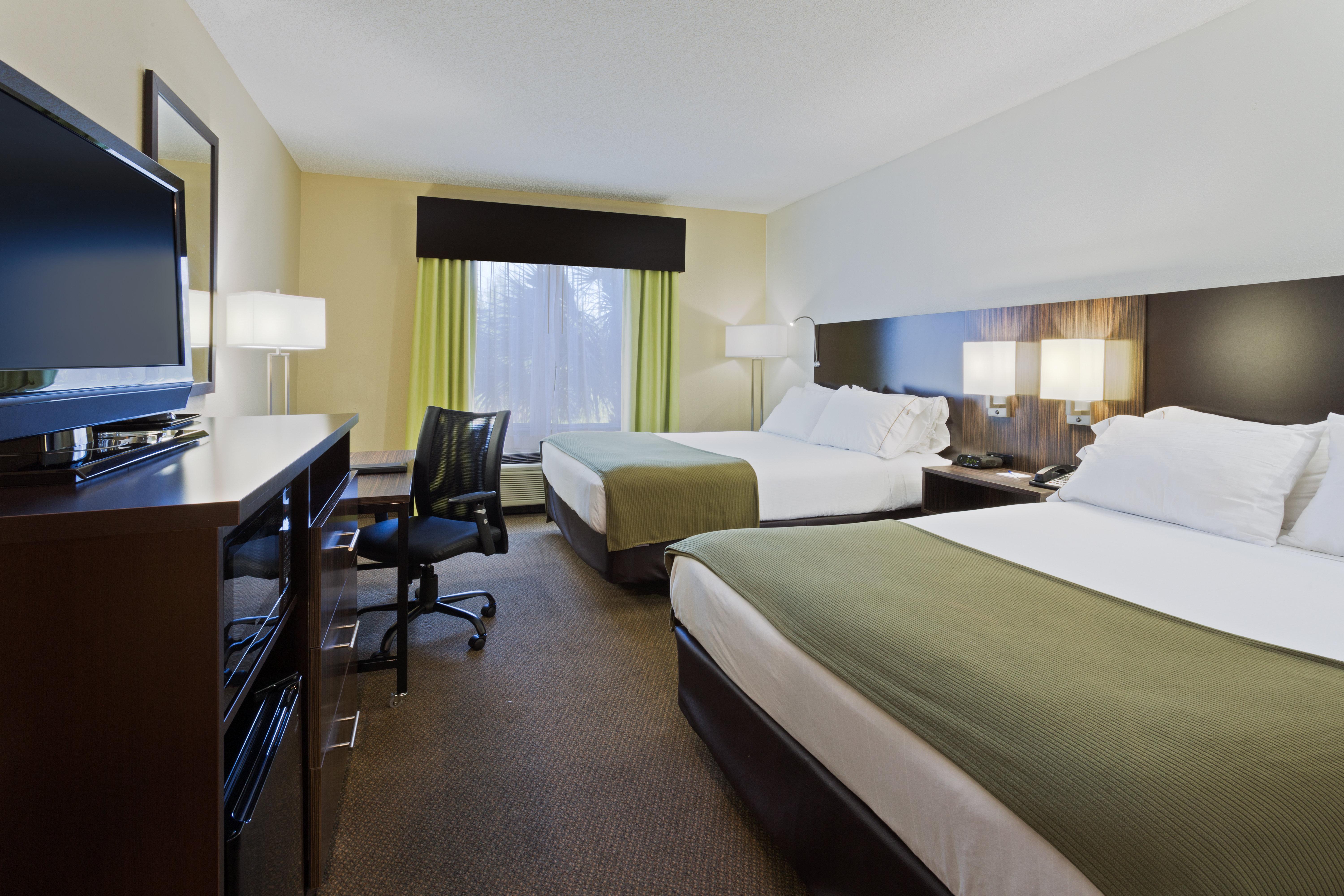 Holiday Inn Express And Suites Tampa I-75 At Bruce B. Downs By Ihg Bagian luar foto