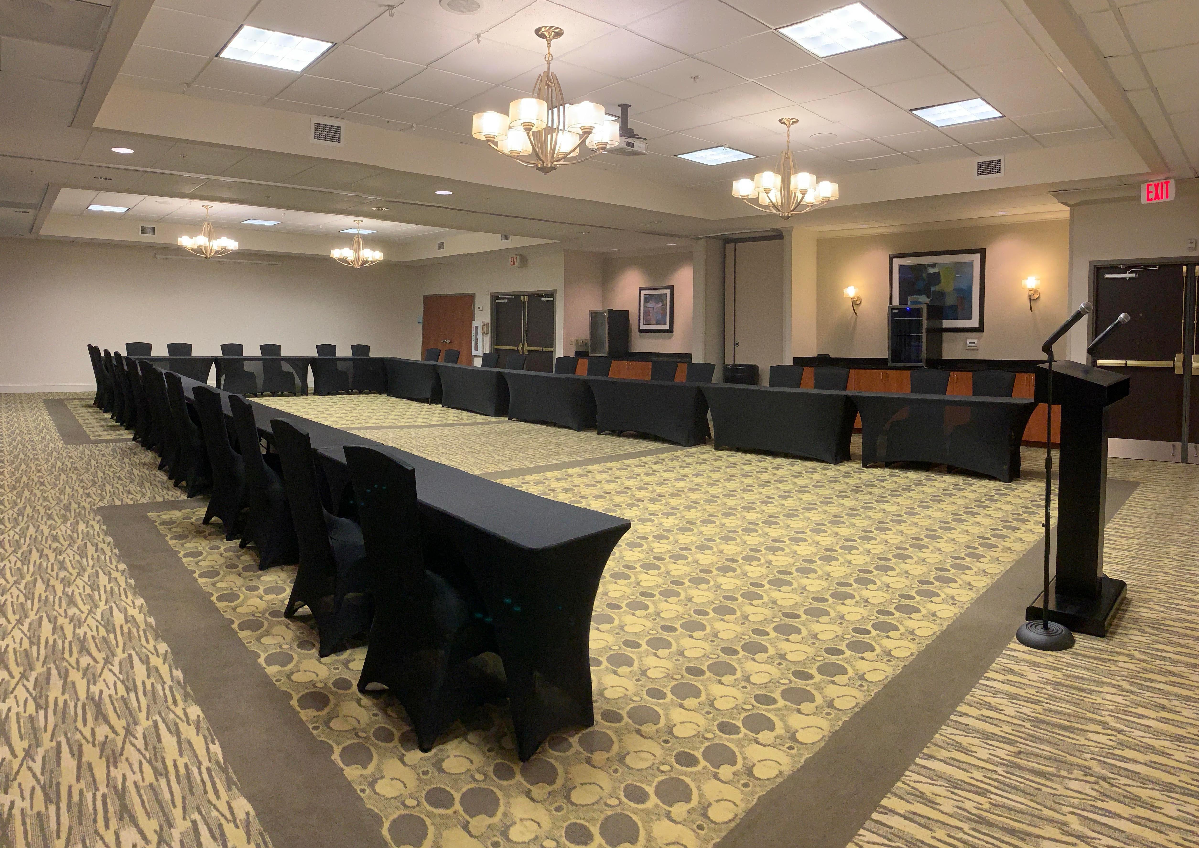 Holiday Inn Express And Suites Tampa I-75 At Bruce B. Downs By Ihg Bagian luar foto