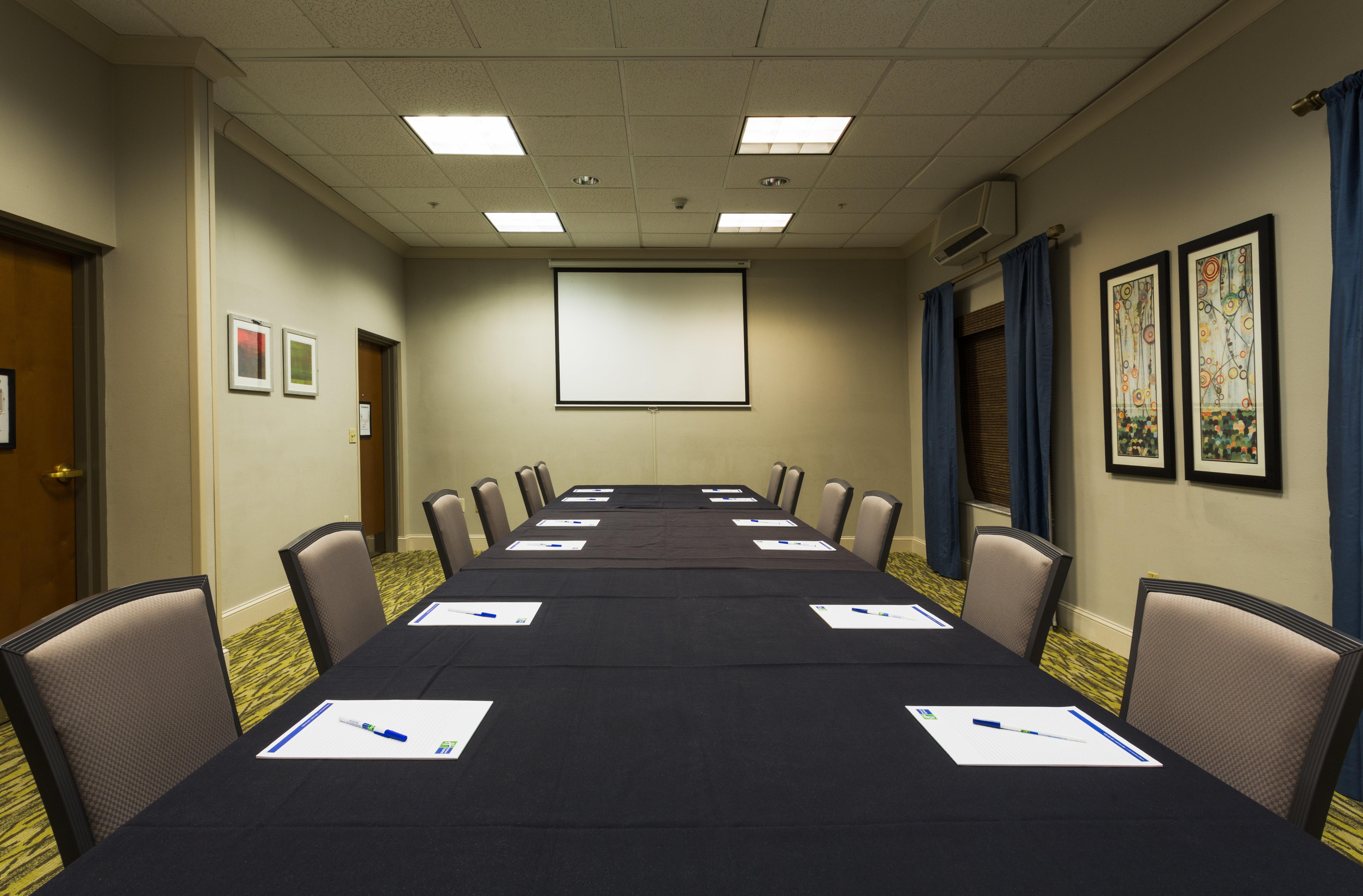 Holiday Inn Express And Suites Tampa I-75 At Bruce B. Downs By Ihg Bagian luar foto