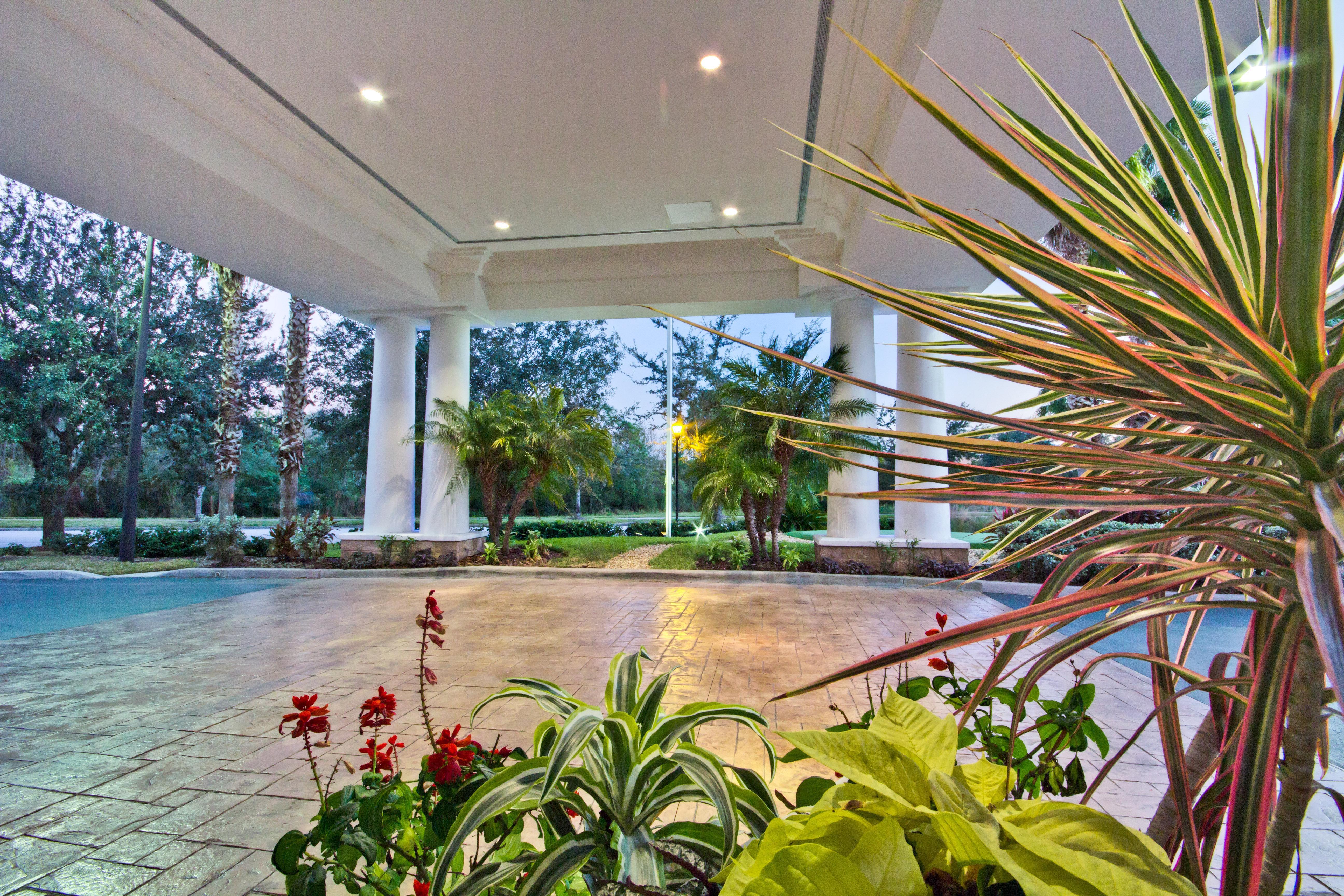 Holiday Inn Express And Suites Tampa I-75 At Bruce B. Downs By Ihg Bagian luar foto