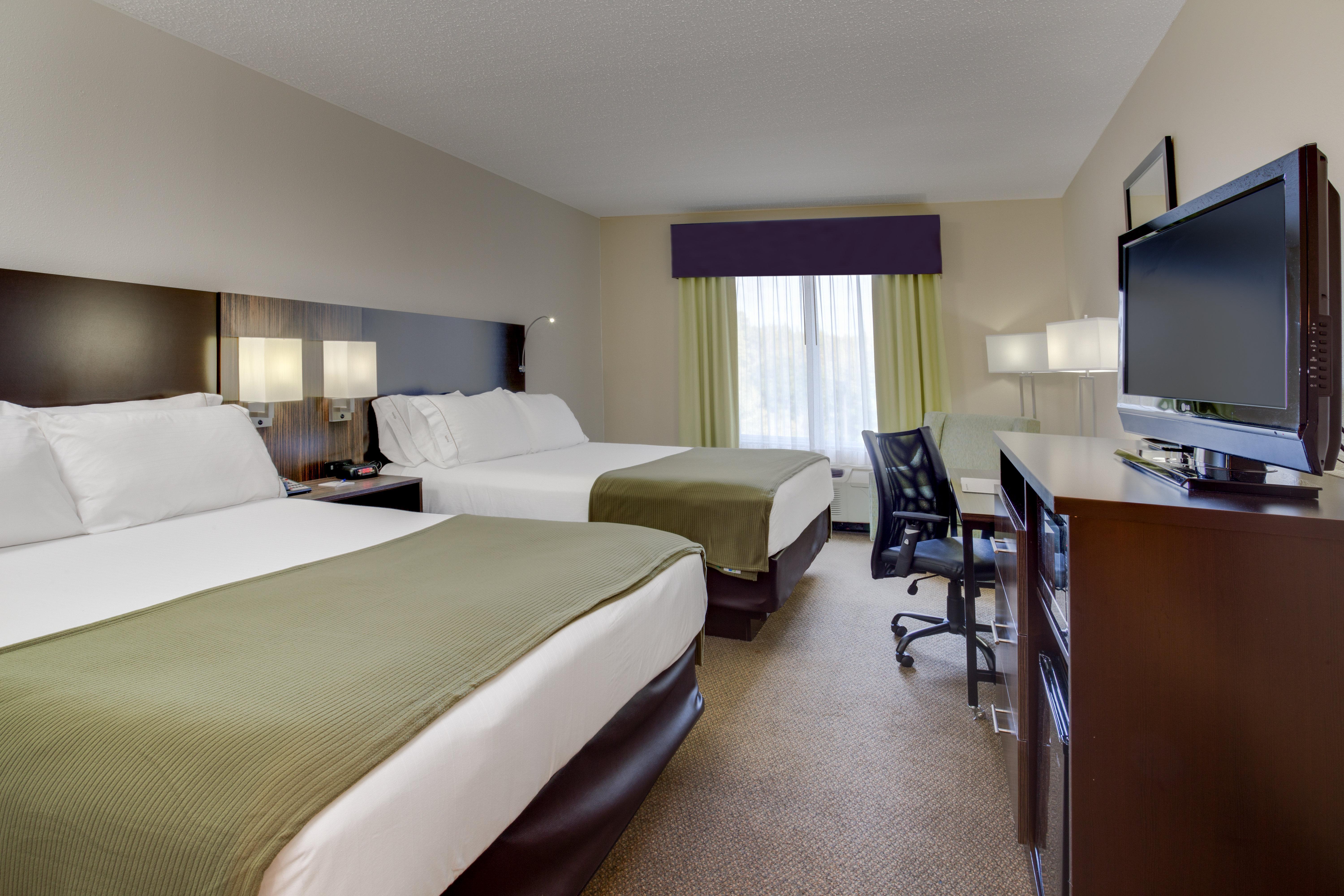 Holiday Inn Express And Suites Tampa I-75 At Bruce B. Downs By Ihg Bagian luar foto