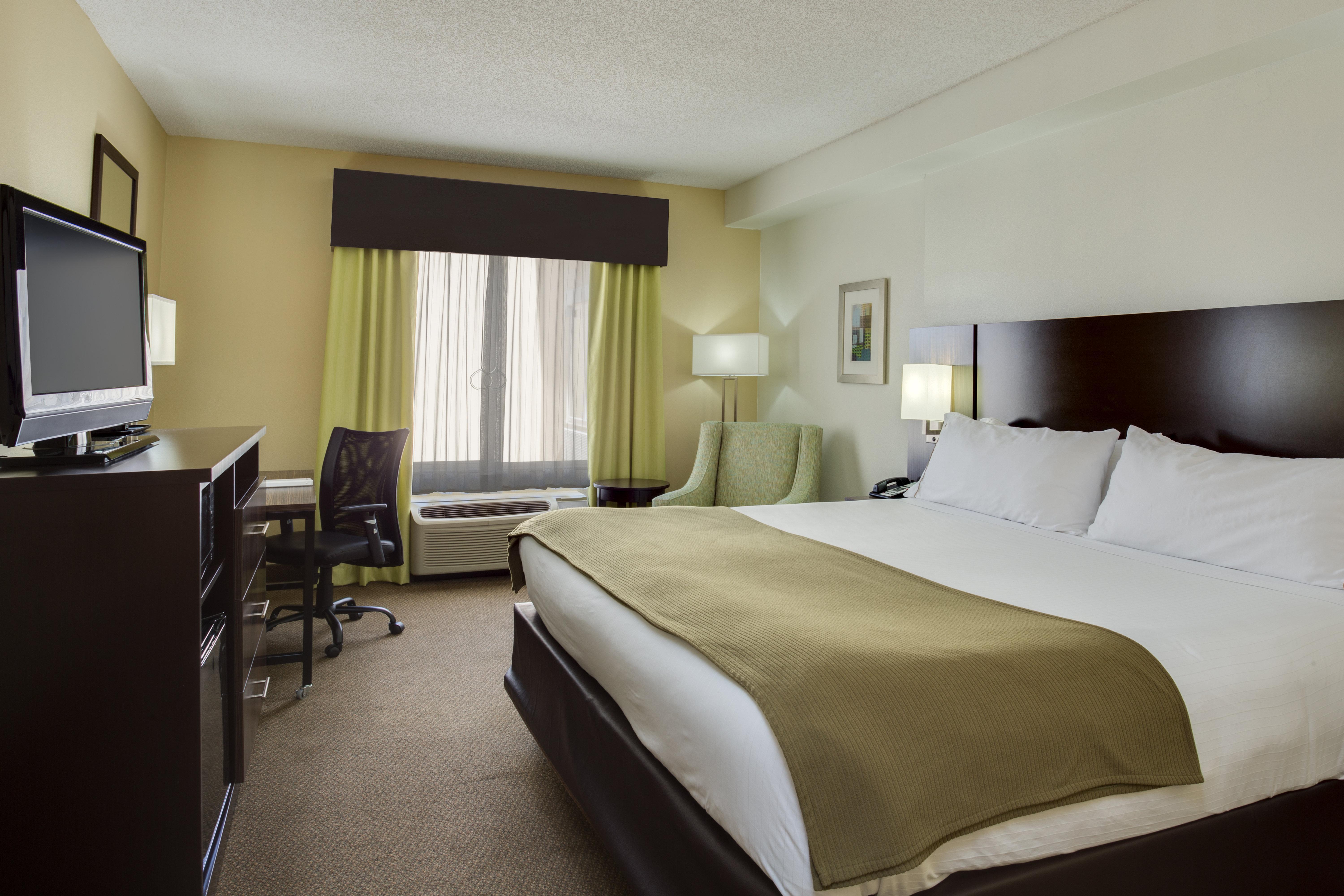 Holiday Inn Express And Suites Tampa I-75 At Bruce B. Downs By Ihg Bagian luar foto