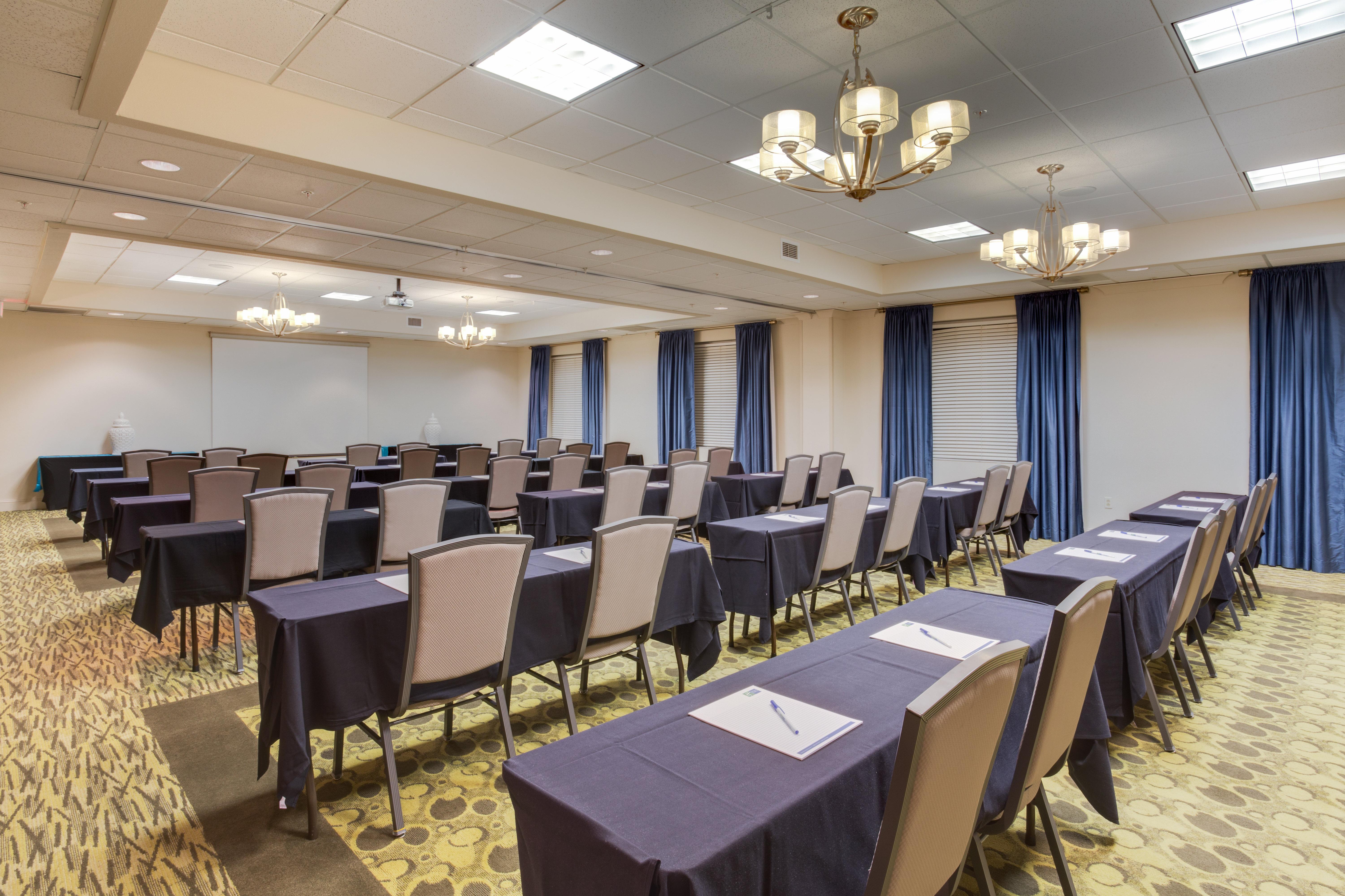 Holiday Inn Express And Suites Tampa I-75 At Bruce B. Downs By Ihg Bagian luar foto