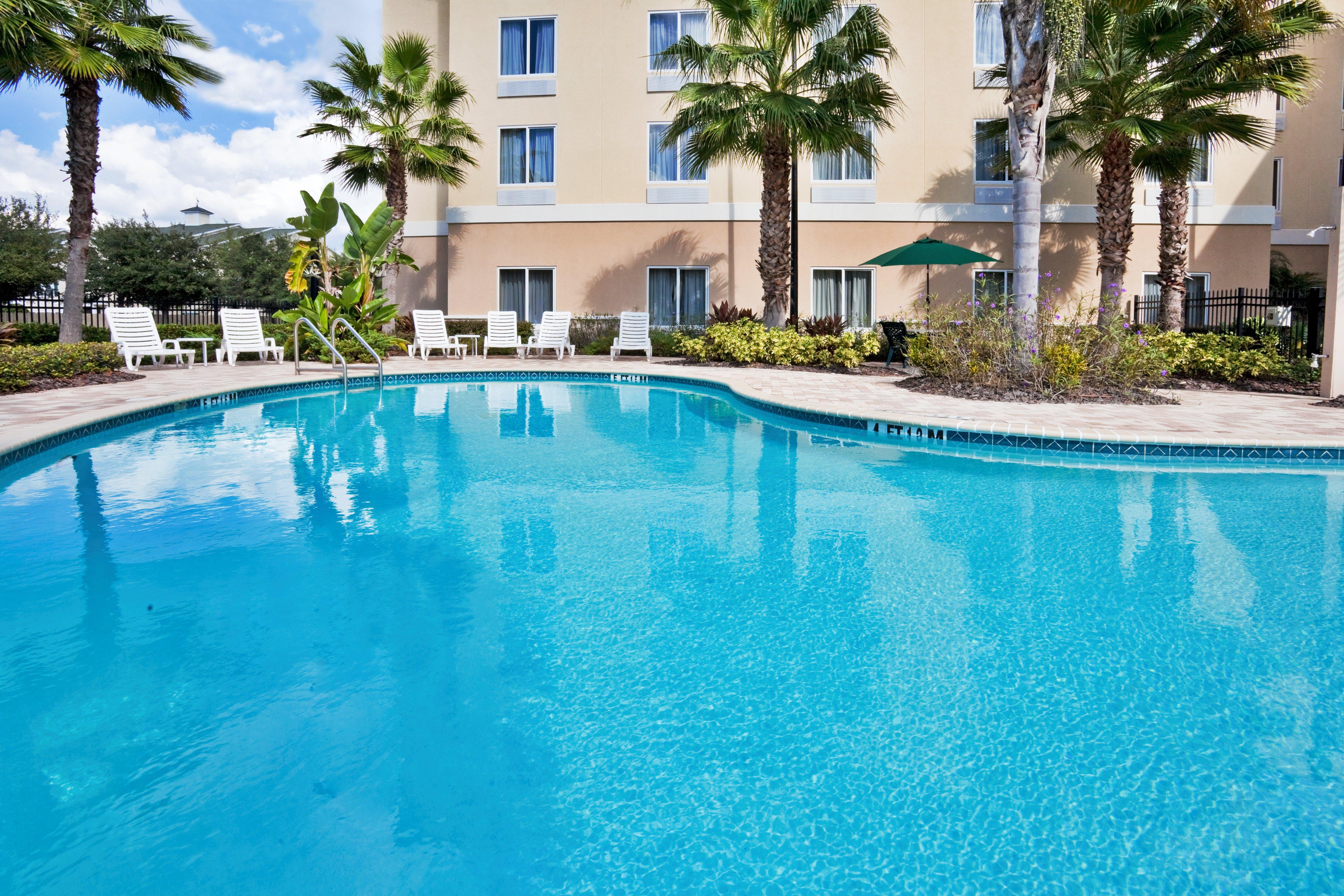 Holiday Inn Express And Suites Tampa I-75 At Bruce B. Downs By Ihg Bagian luar foto
