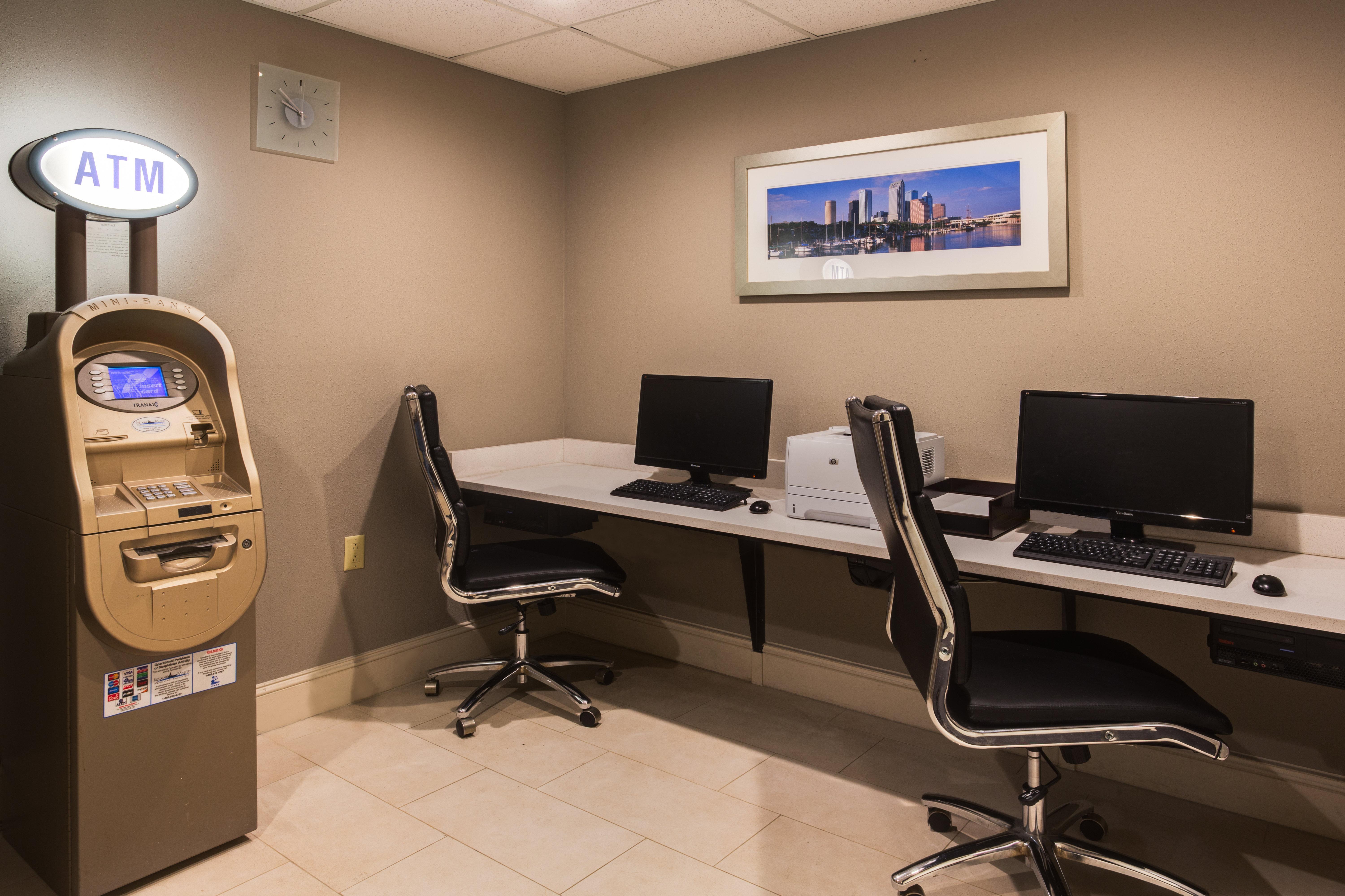 Holiday Inn Express And Suites Tampa I-75 At Bruce B. Downs By Ihg Bagian luar foto