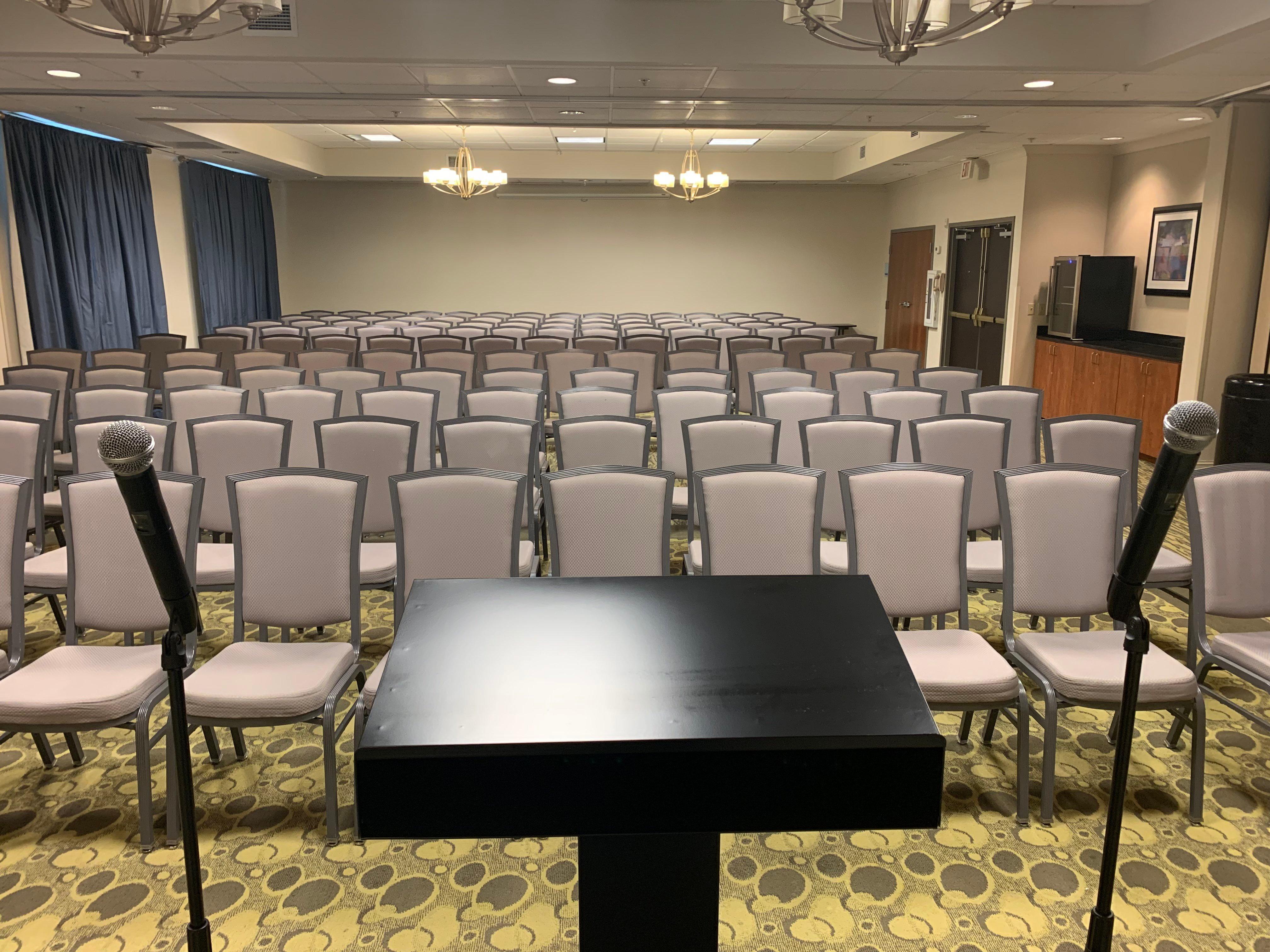 Holiday Inn Express And Suites Tampa I-75 At Bruce B. Downs By Ihg Bagian luar foto
